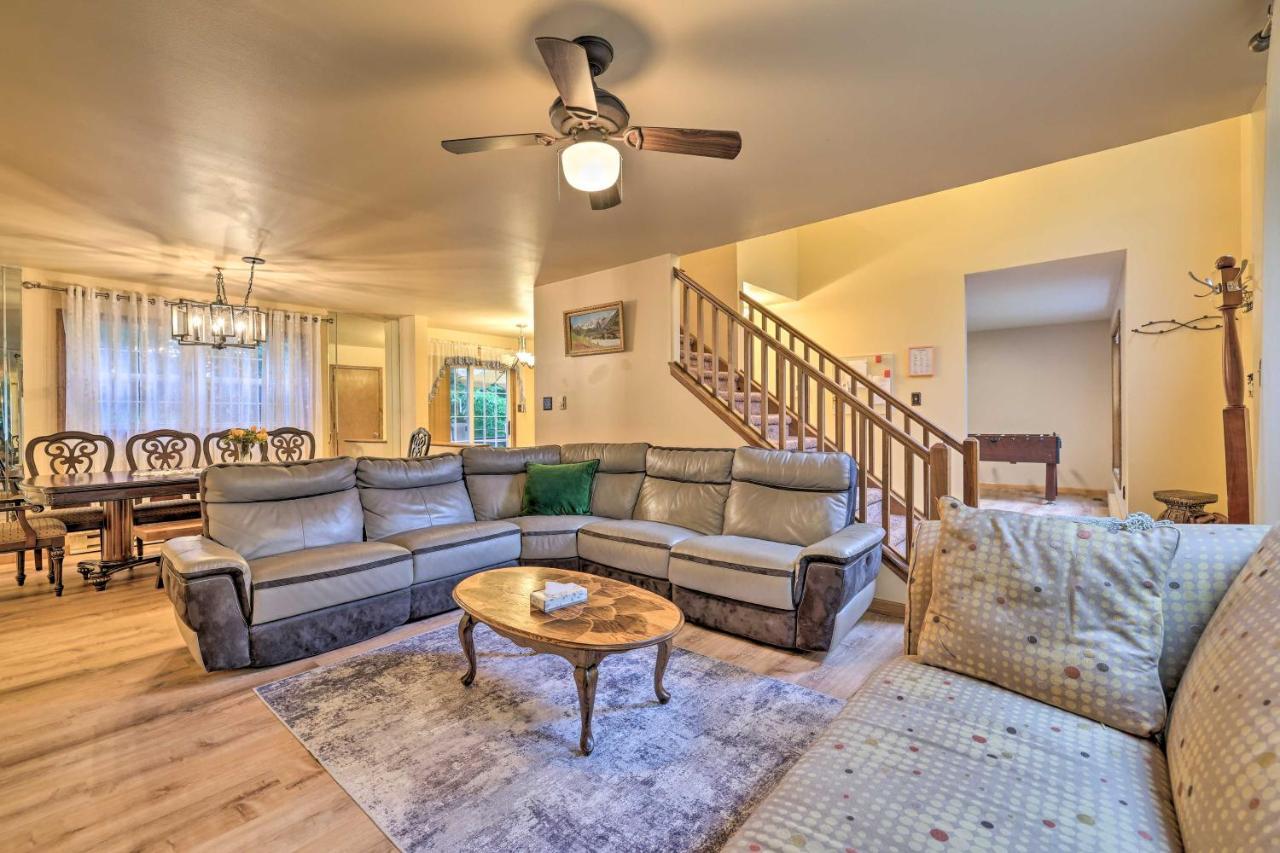 Spacious Tobyhanna Home With Lake Access And Fire Pit! Exteriör bild