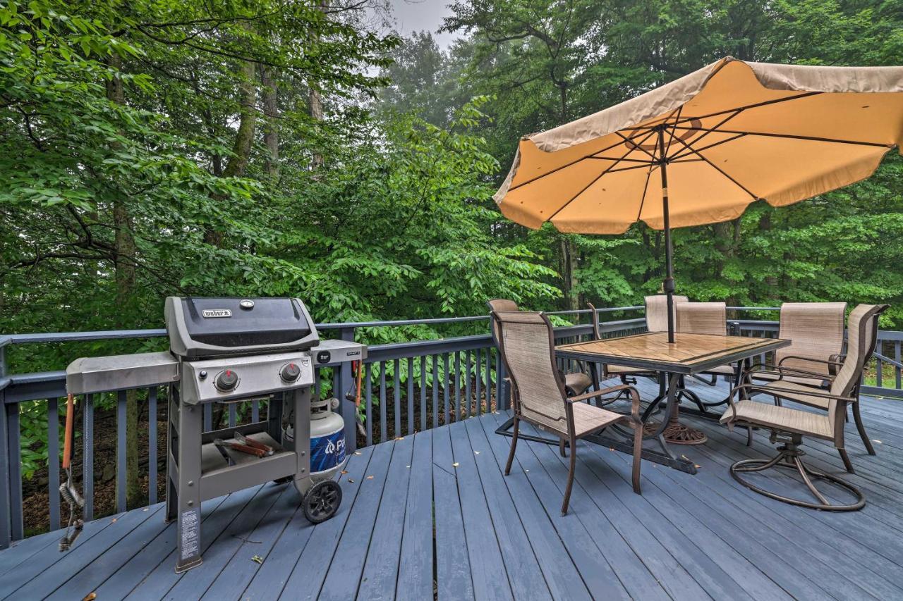 Spacious Tobyhanna Home With Lake Access And Fire Pit! Exteriör bild