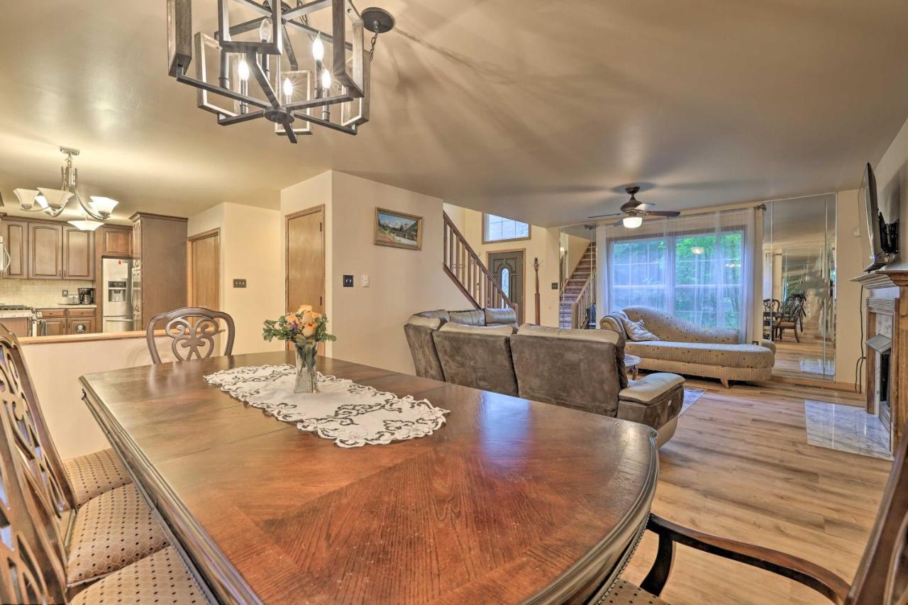 Spacious Tobyhanna Home With Lake Access And Fire Pit! Exteriör bild