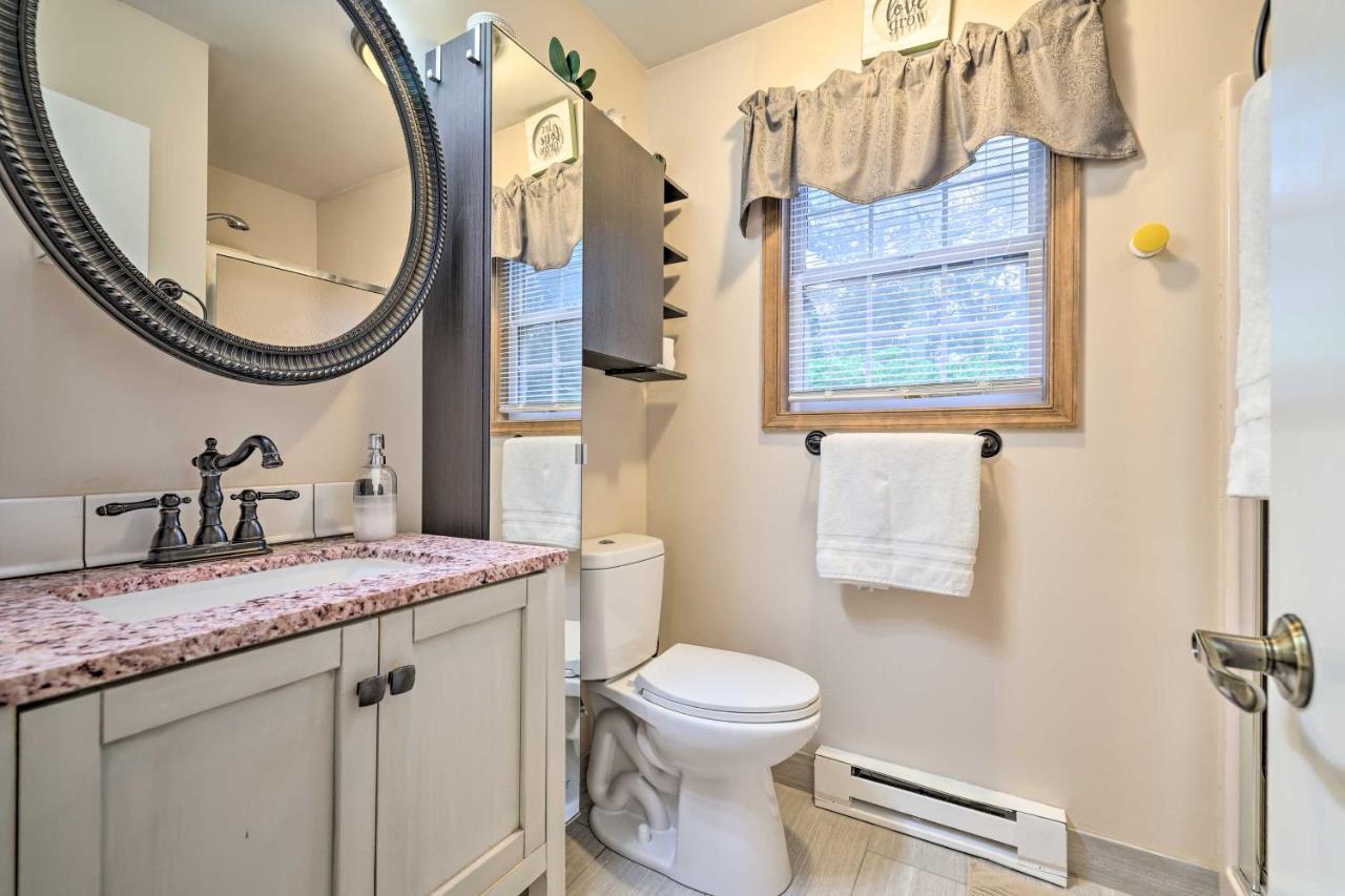 Spacious Tobyhanna Home With Lake Access And Fire Pit! Exteriör bild